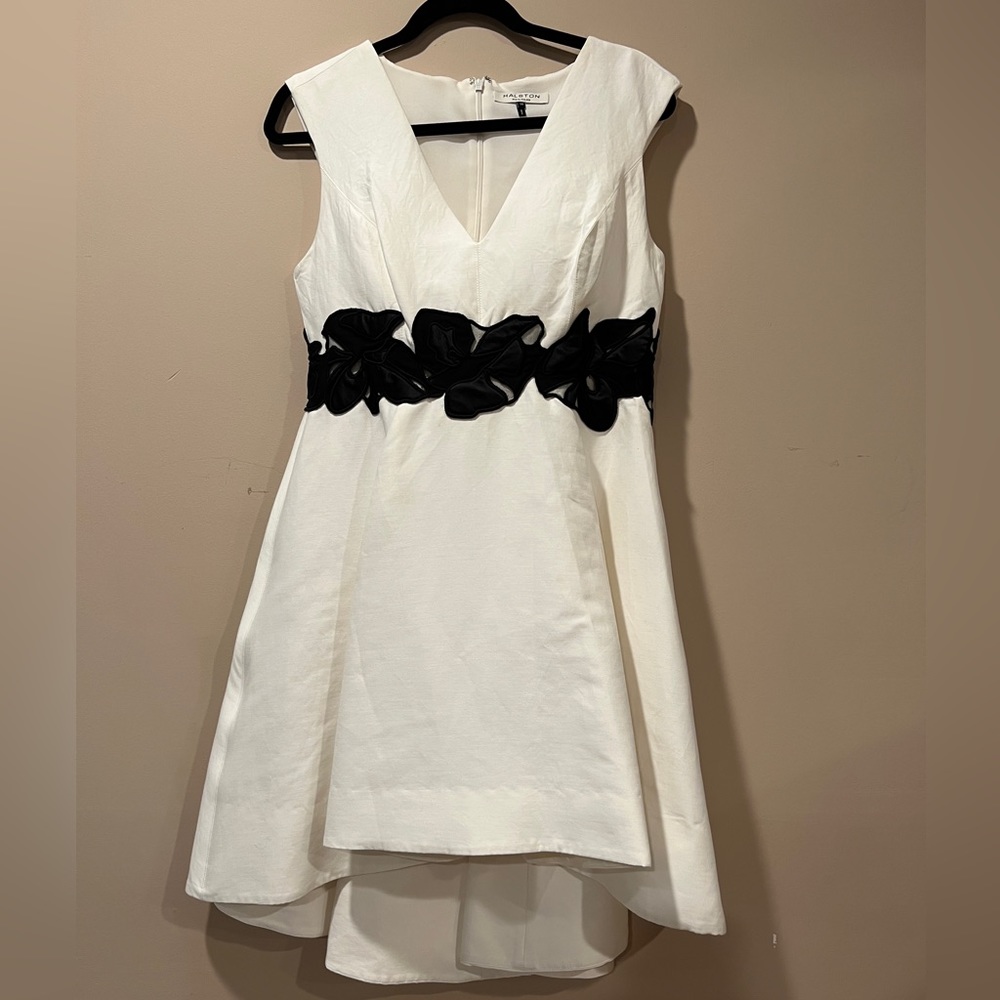 Halston Heritage designer dress with beautiful black detail sinching waist sz 10
